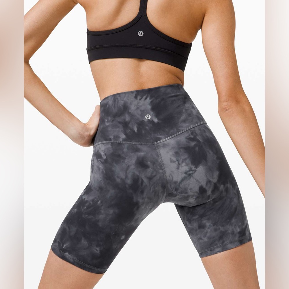 Lululemon Align Short 8" *Diamond Dye
Diamond Dye Pitch Grey Graphite Grey